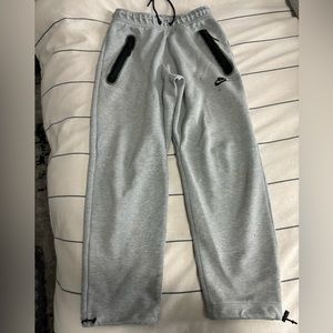 Men Nike tech pants